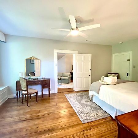 Rose Hill Inn Versailles Екстер'єр фото