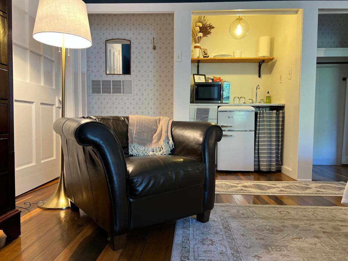 Rose Hill Inn Versailles Екстер'єр фото
